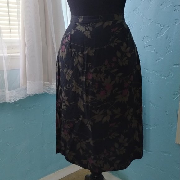 Harold's Floral Skirt - Picture 3 of 8